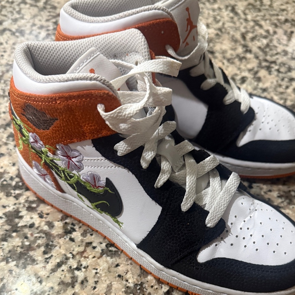 Nike Jordan 1 Mid SE GS Floral Embroidered Sneakers - size 3.5 / 5.0